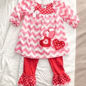 Valentines Day Hearts ruffle Outfit
Size 3T